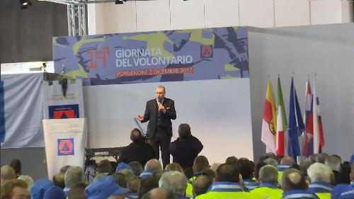 Sergio Bolzonello (Vicepresidente Regione FVG e assessore Attività produttive, Turismo e Cooperazione) interviene alla Giornata del volontario della Protezione civile - Pordenone 02/12/2017